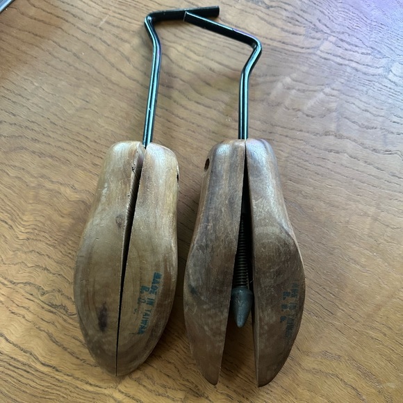 Vintage wooden shoe strechers - Picture 2 of 4